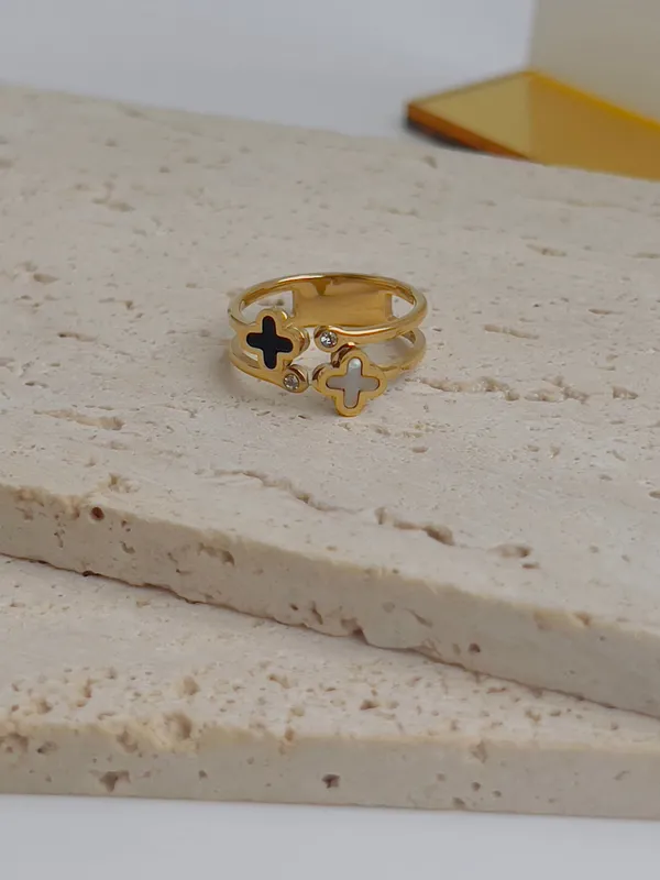 Clover_Ring