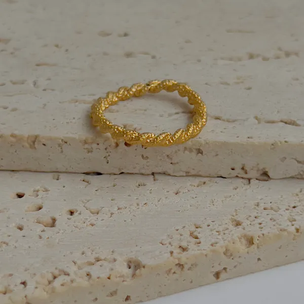 Thin_Twisted_Ring_Matt_Finish