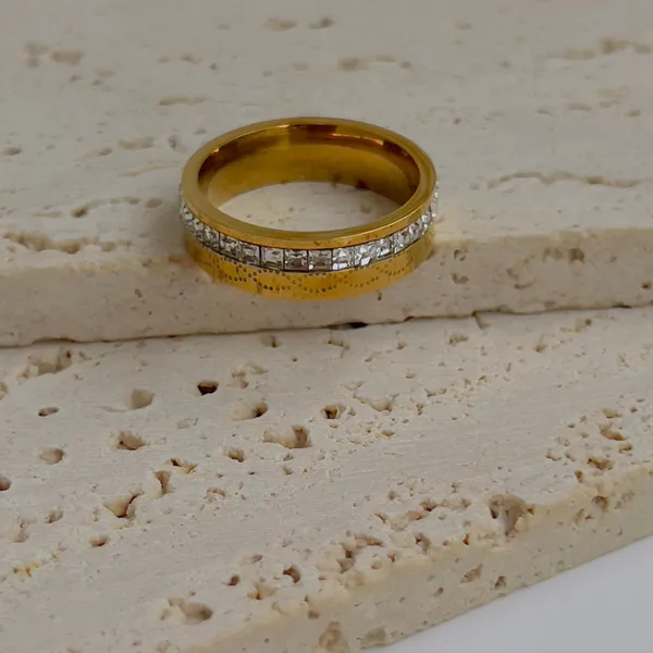 Crystal_Band_Ring