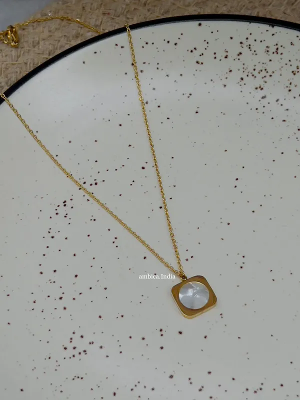 Square_Mother_Pearl_18k_Gold_Plated_Necklace_Default_Title