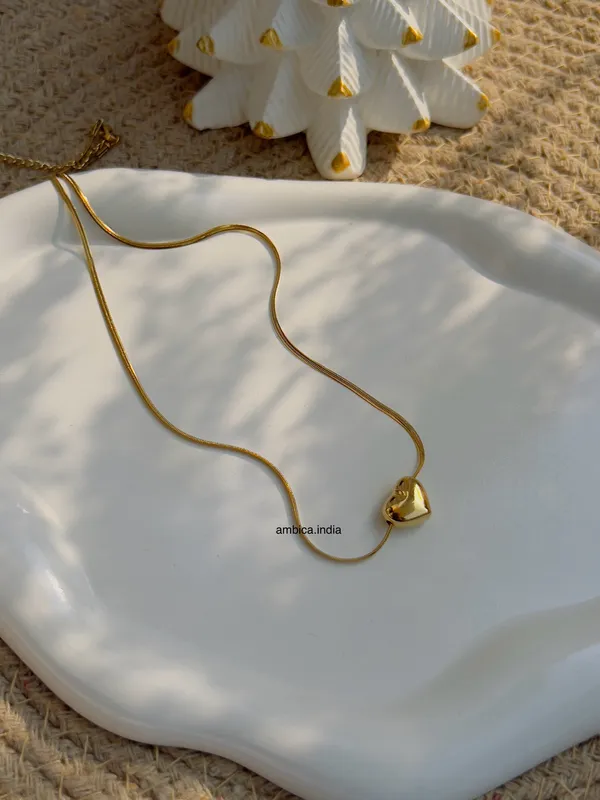 Heart_With_Snake_Chain_Necklace_Default_Title