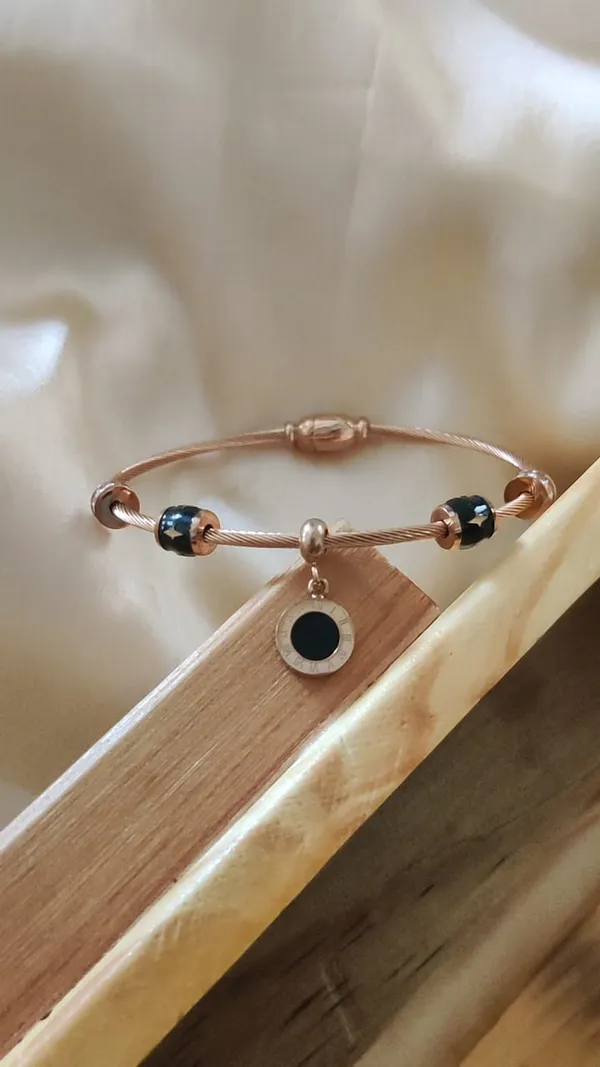 Roman_Magnetic_Lock_Bracelet_Default_Title