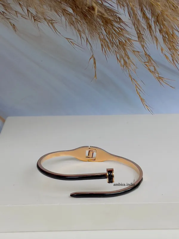 Black_Nail_Bracelet_Default_Title