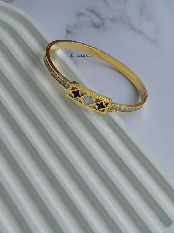 Clover_Black_Bracelet_Default_Title