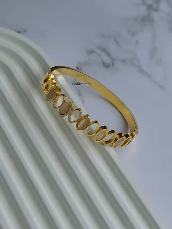 Oval_Peach_Colour_Stone_Bracelet_Default_Title