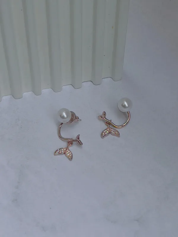 Pearl_With_Hanging_Fish_Wings_Earrings_Default_Title
