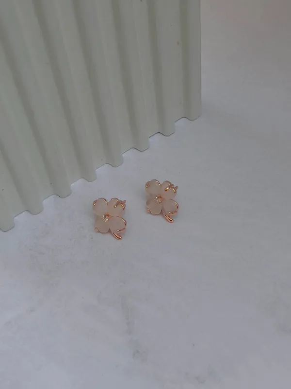 Lite_Peach_Flower_Earrings_Default_Title