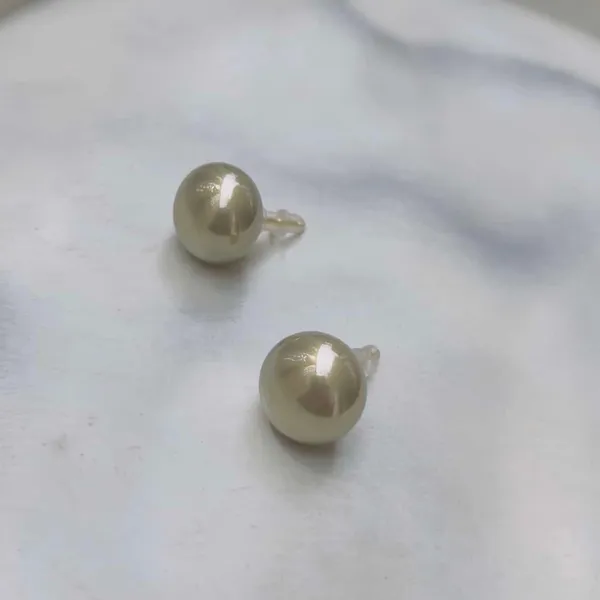 Grey_Pearl_Studs_Default_Title