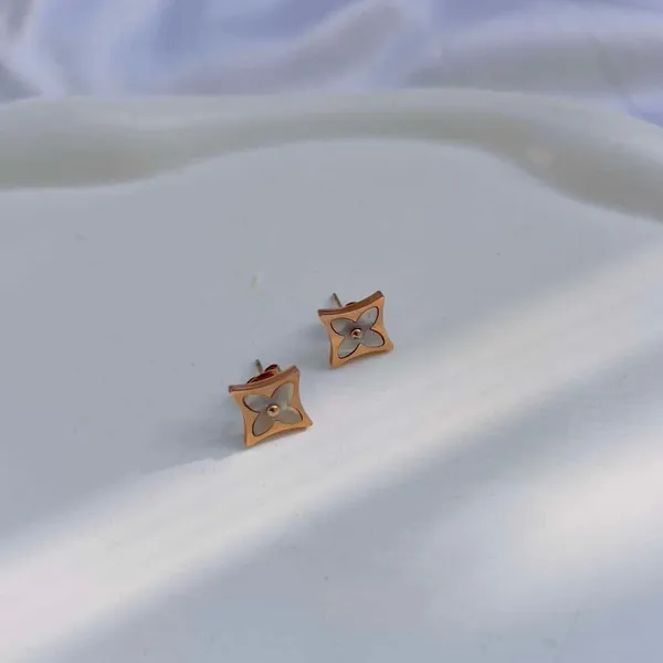 White_Clover_Studs_Default_Title