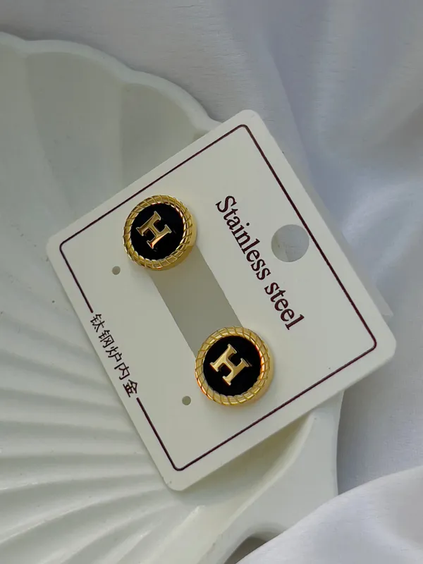 Black_H_Earrings_Default_Title