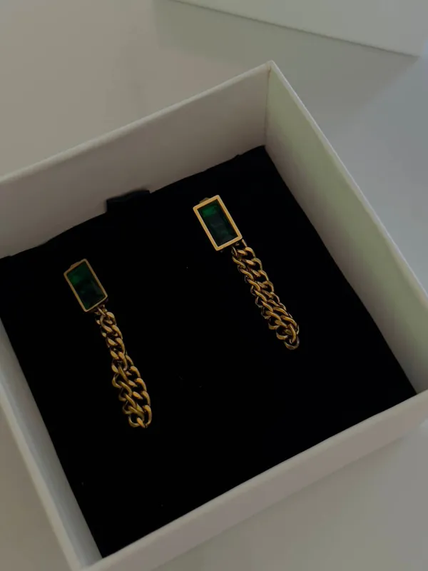 Emerald_Crystal_Earrings_Default_Title