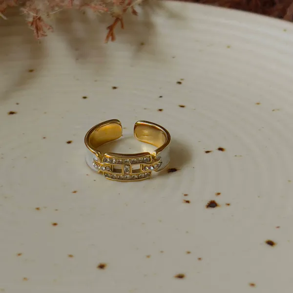 Mother_Of_Pearl_With_Crystal_Ring