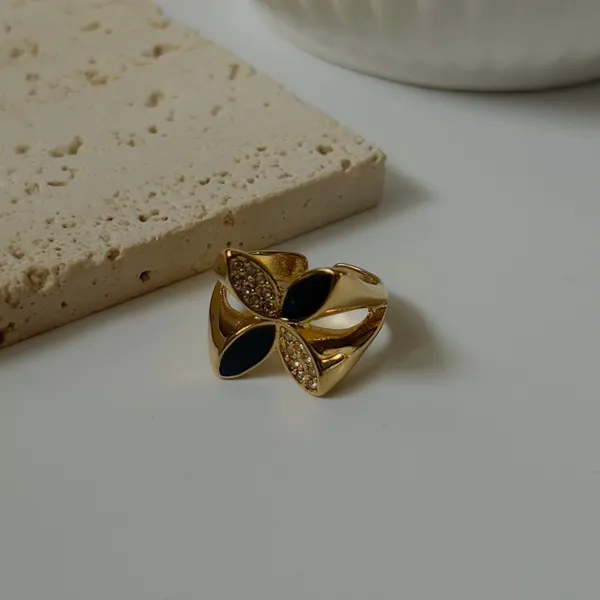 Black_Flower_Ring