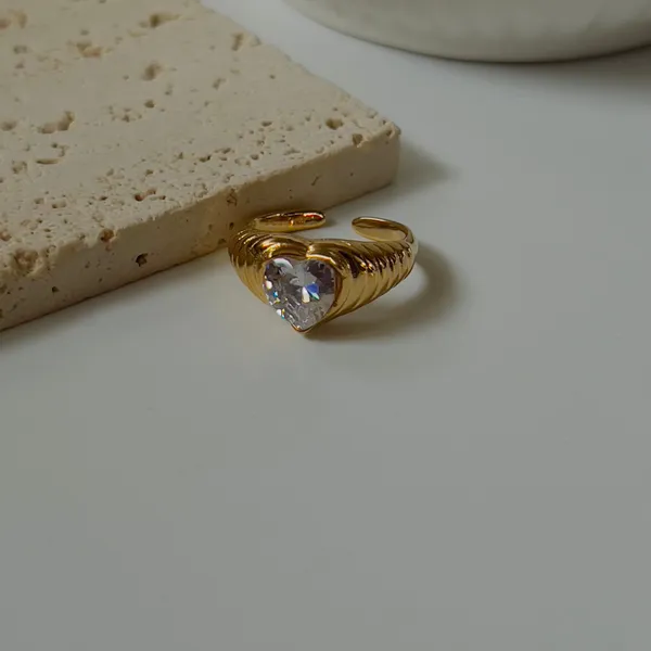 Crystal_Heart_Ring