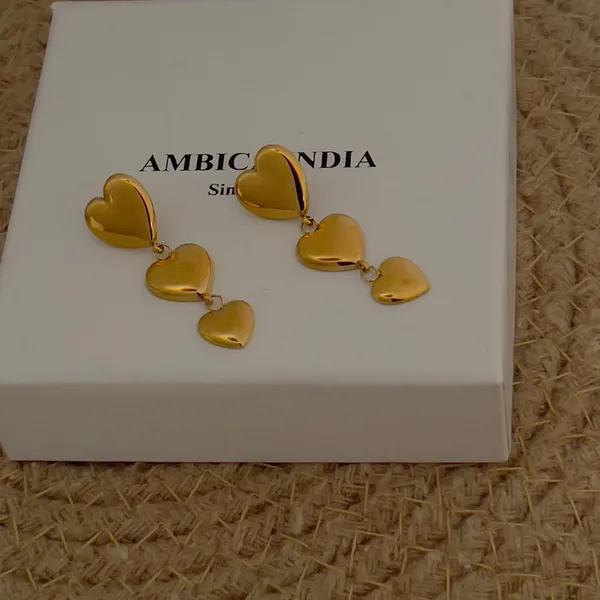 Heart_Danglers_Earrings_Default_Title