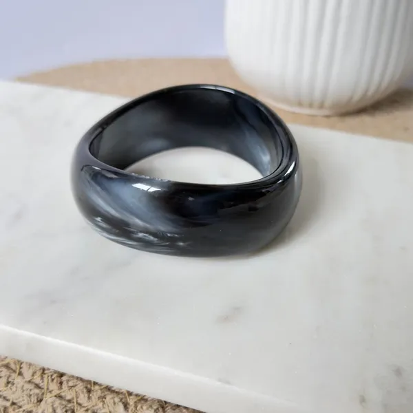 Black_Vintage_Bangle_Default_Title