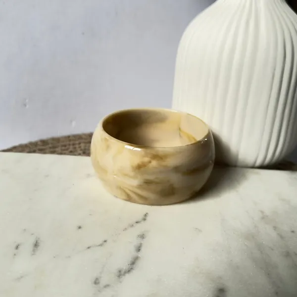 Biege_Luxe_Chunky_Bangle_Default_Title