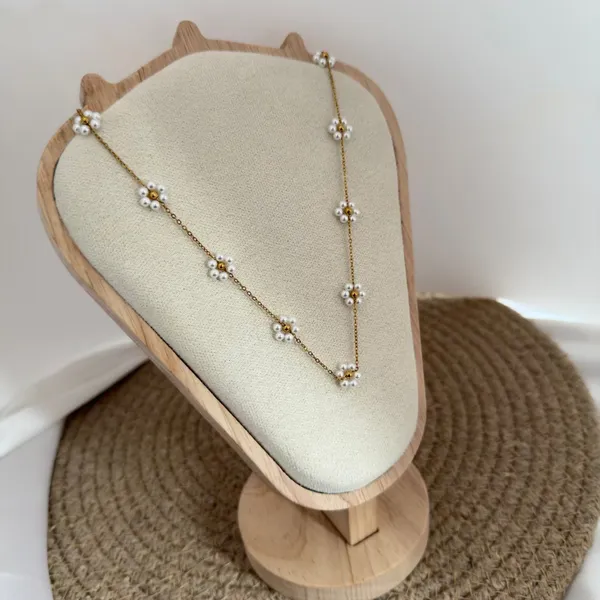 White_Flower_Necklace_Default_Title