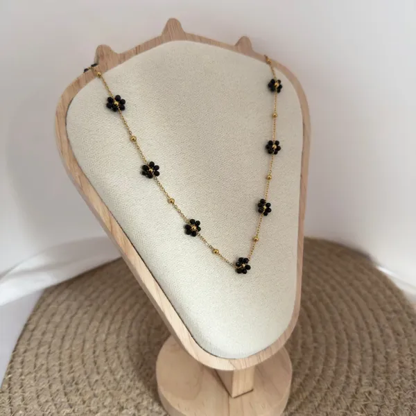Black_Flower_Necklace_Default_Title