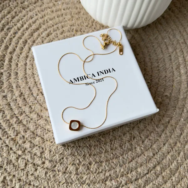 Small_Square_Necklace_Default_Title