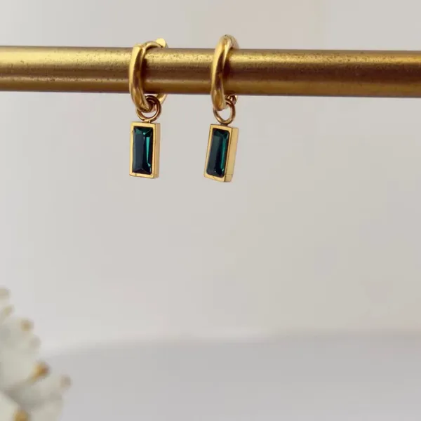 Green_Crystal_Drop_Earrings_Default_Title