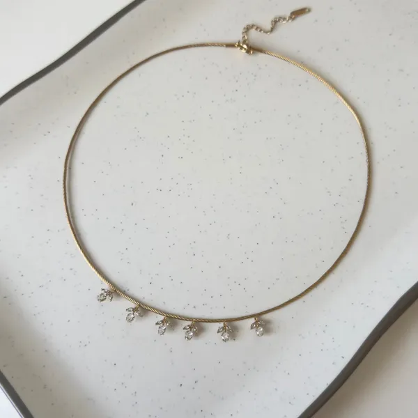 Elara_Leaf_Dangle_Choker_Default_Title