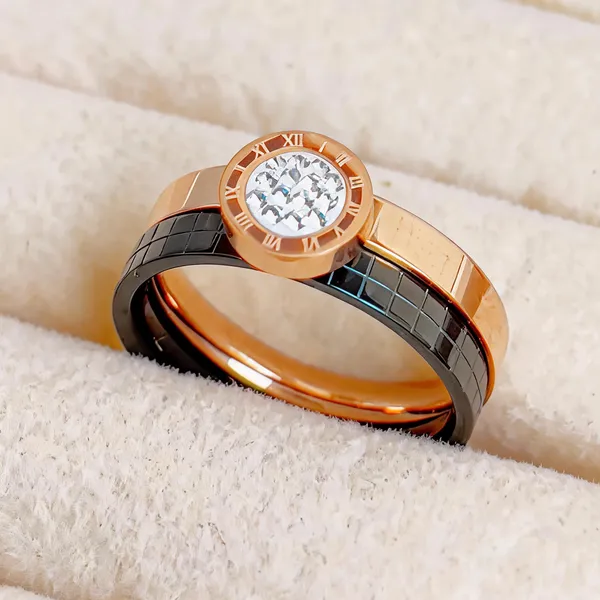 Roman_Round_Black_Ring_Set