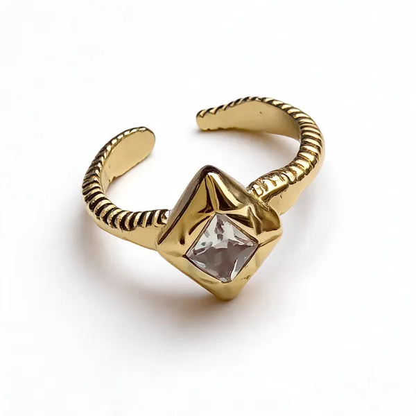 Triangle_Crystal_Ring