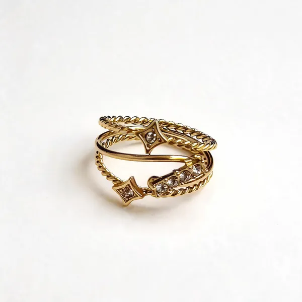 Tiny_Triangle_Crystal_Ring