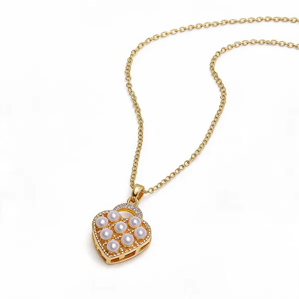 Heart_With_Pearl_Necklace