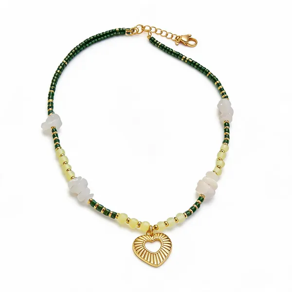 Green_Stone_With_White_Necklace