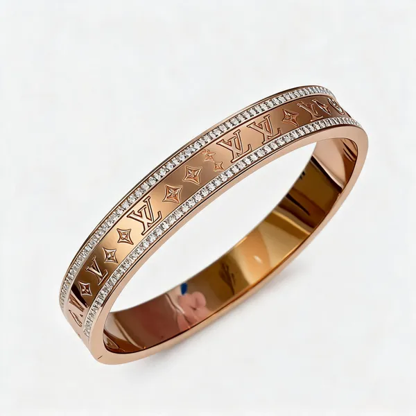 Luxury_Studded_Bracelet