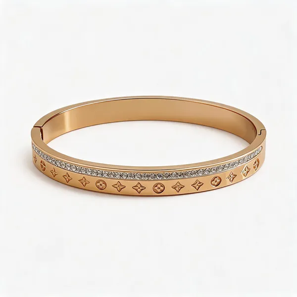 Clover_With_Studded_Bracelet