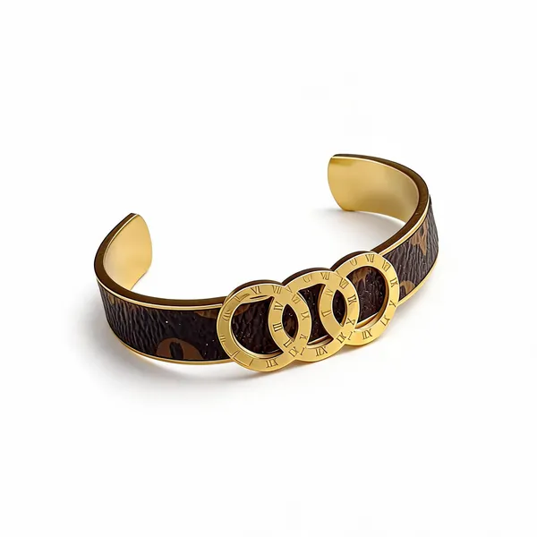 Roman_With_Lv_Bracelet
