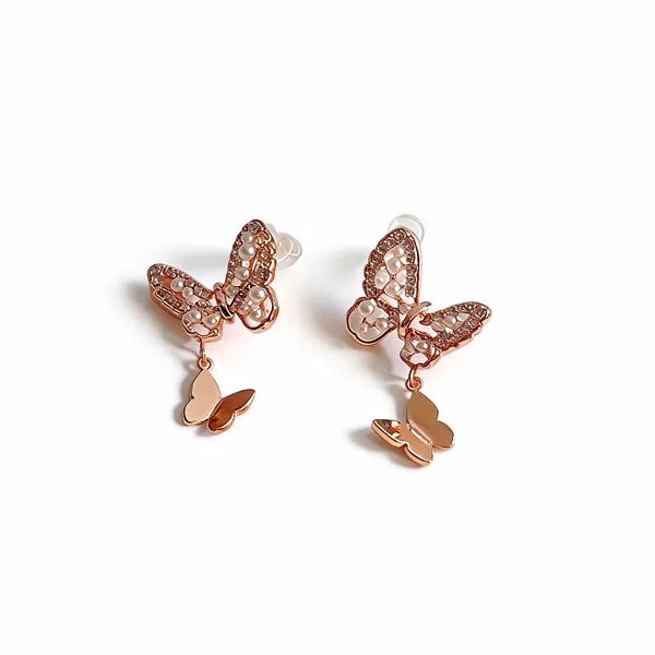 Butterfly_With_Pearl_Earrings