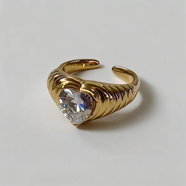 Crystal_Heart_Ring