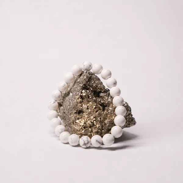 White_Howlite_Stretch_Bracelet_For_Unisex