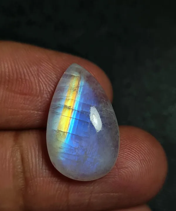 Blue_Rainbow_Moonstone_Natural_Crystal_Stone