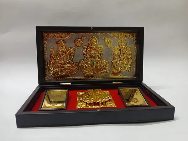 Gold_Plated_Sri_Lakshmi_Ganesh_Vastu_Yantra_Gift_Box_Dark_Brown