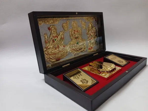 Gold_Plated_Sri_Lakshmi_Ganesh_Vastu_Yantra_Gift_Box_Dark_Brown