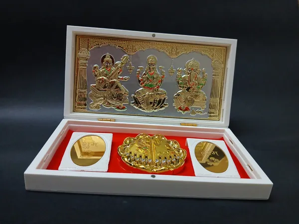 Gold_Plated_Sri_Lakshmi_Ganesh_Vastu_Yantra_Gift_Box_Dark_Brown