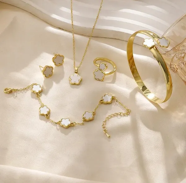 Gold-Tone_Clover_Jewellery_Set_for_Women