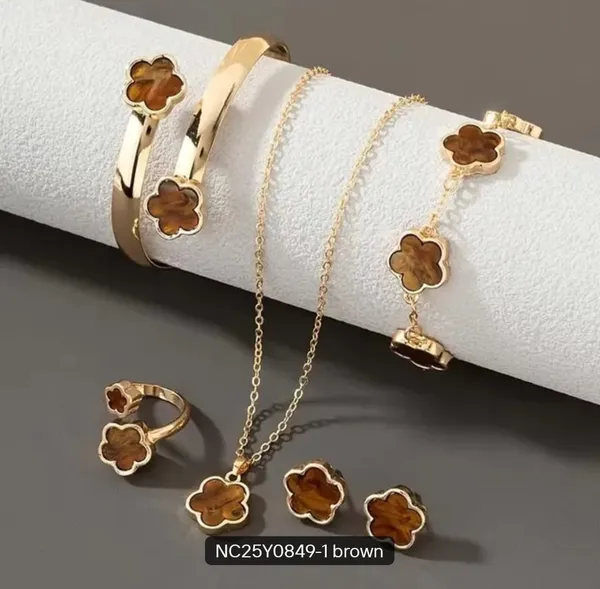 Brown_Gold_Tone_Floral_Alloy_Jewellery_Set_For_Women