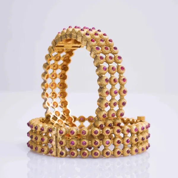 Classic_Stone_Temple_Bangle_In_Gold_Finish_P_450_Red