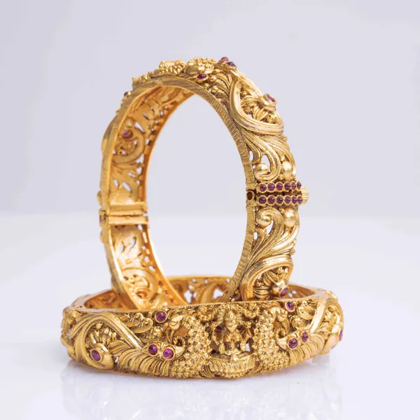 Divine_Lakshmi_Antique_Gold_Plated_Temple_Bangle_V_442_Red