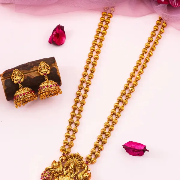 Modern_Minimal_Gold_Pendant_Set_Everyday_Ethnic_Elegance_Red