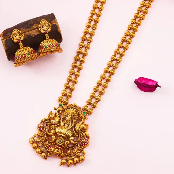 Modern_Minimal_Gold_Pendant_Set_Everyday_Ethnic_Elegance_Green