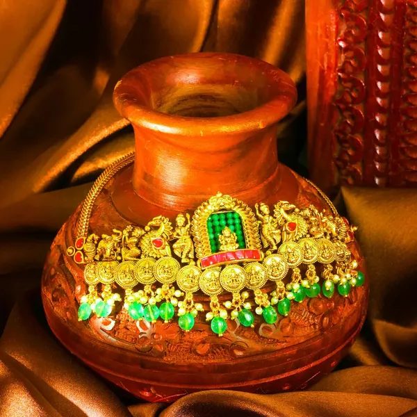Lakshmi_Temple_Jewellery_Bridal_Choker_Set_With_Green_Bead_Drops_J_953_Red