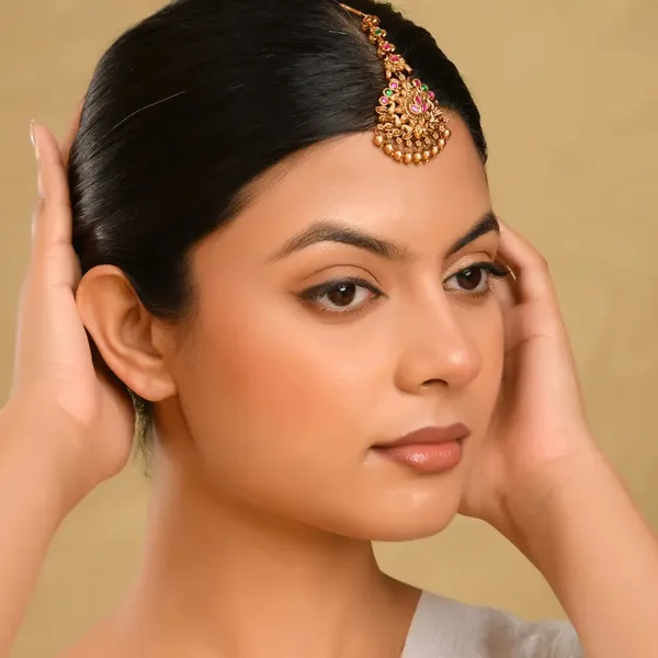 Traditional_Temple_Jewellery_Maang_Tikka_With_Multicolor_Stones_J_1280_Green