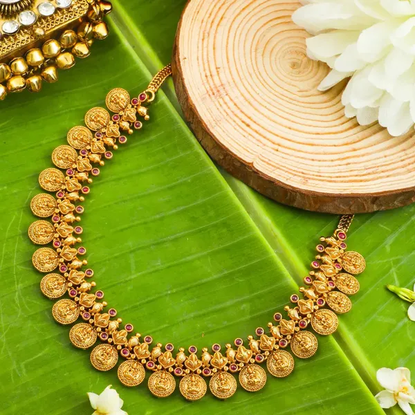 Vaibhava_Kasu_Temple_Jewellery_Short_Necklace_Set_For_Grand_Occasions_K_1848_Red